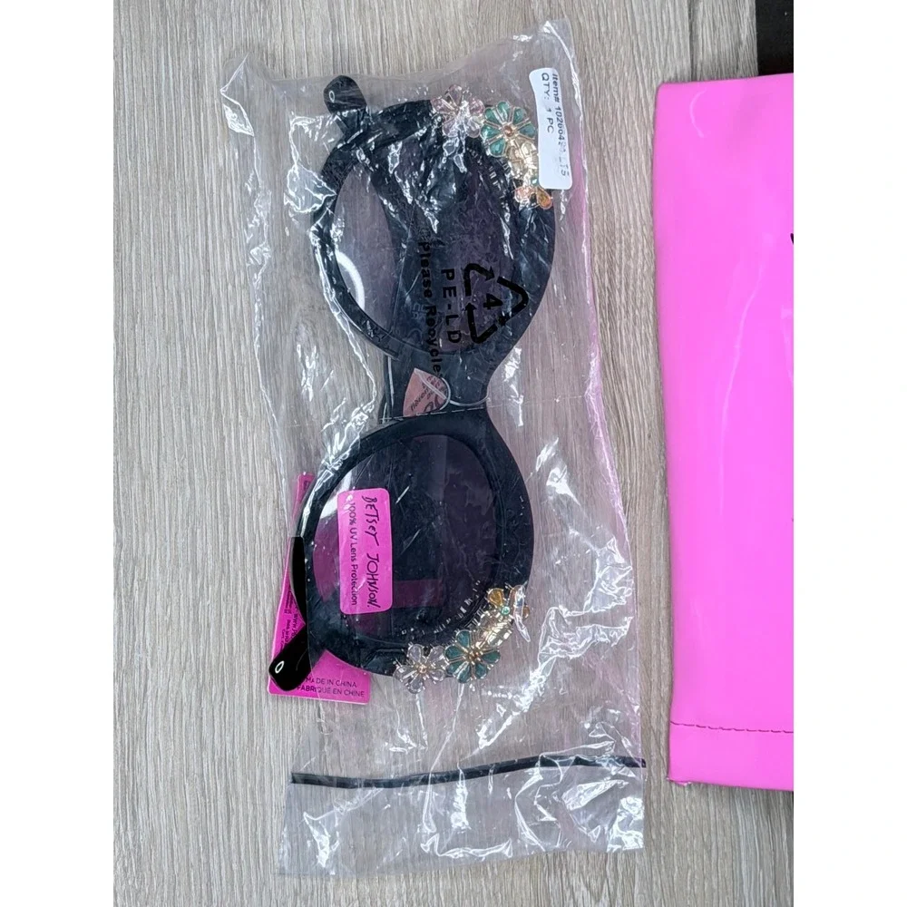 Betsey‎ Johnson Black Round Floral Embellished Sunglasses with Pink Pouch NEW